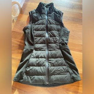 Lululemon vest in dark olive - sz 2 - excellent condition